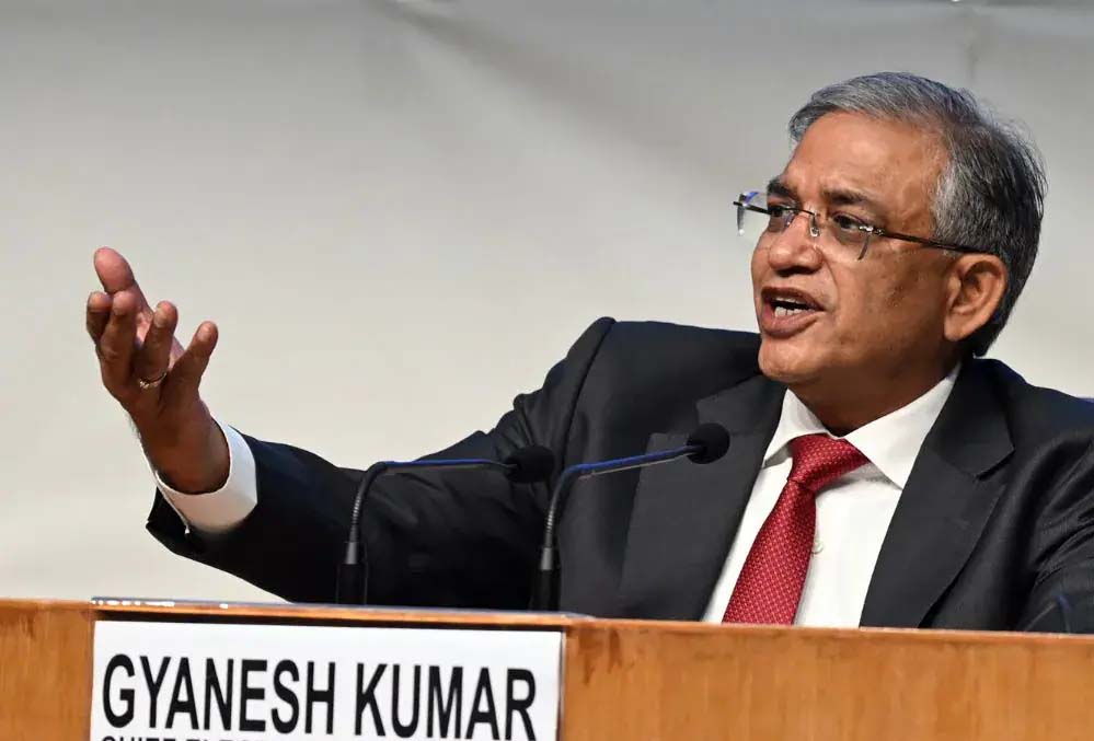 चुनावी तैयारियों की समीक्षा को लेकर चीफ इलेक्शन कमिश्नर एक्शन में, आयोग की अहम बैठक आज चुनावी तैयारियों की समीक्षा को लेकर चीफ इलेक्शन कमिश्नर एक्शन में, आयोग की अहम बैठक आज