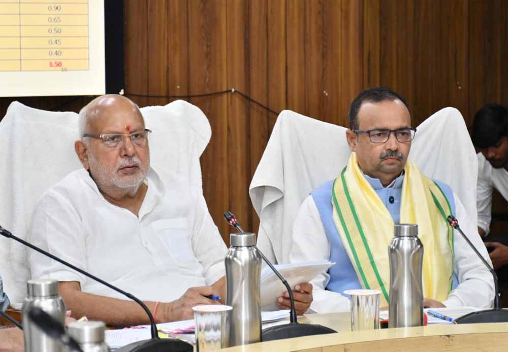 किसानों को समय पर मिले सरकारी योजनाओं का लाभ: कृषि मंत्री किसानों को समय पर मिले सरकारी योजनाओं का लाभ: कृषि मंत्री