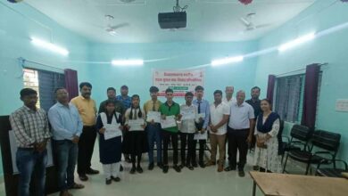 भरतपुर में सड़क सुरक्षा विषयक वाद-विवाद प्रतियोगिता सम्पन्न, विजेताओं को चेक और प्रशस्ति पत्र देकर किया गया सम्मान भरतपुर में सड़क सुरक्षा विषयक वाद-विवाद प्रतियोगिता सम्पन्न, विजेताओं को चेक और प्रशस्ति पत्र देकर किया गया सम्मान