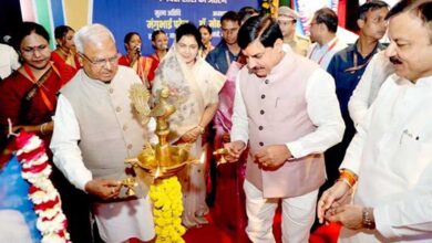 सामाजिक चुनौतियों के समाधान के लिए शिक्षक आगे आयें : राज्यपाल पटेल सामाजिक चुनौतियों के समाधान के लिए शिक्षक आगे आयें : राज्यपाल पटेल