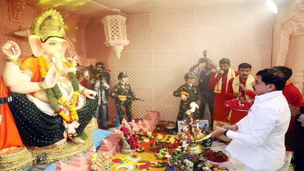 गणेश उत्सव में भी थीम बना ऑपरेशन सिंदूर, युवाओं में राष्ट्र प्रेम सराहनीय : मुख्यमंत्री डॉ.यादव गणेश उत्सव में भी थीम बना ऑपरेशन सिंदूर, युवाओं में राष्ट्र प्रेम सराहनीय : मुख्यमंत्री डॉ.यादव