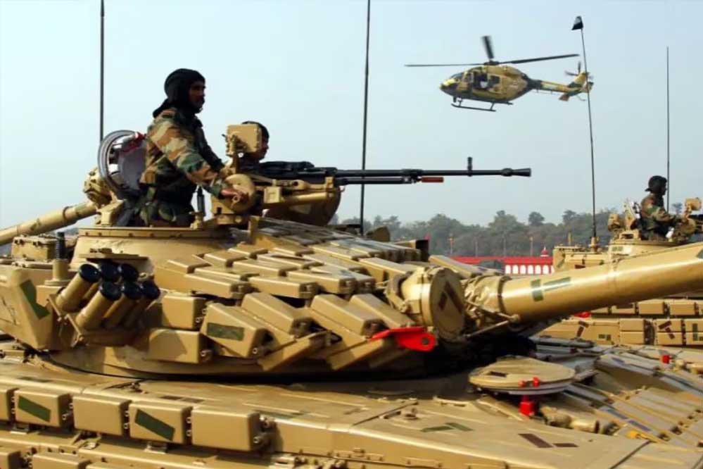 भारत का 2040 वार रोडमैप: 1800 टैंक, 500 हाइपरसोनिक मिसाइल और लेजर वेपन से बढ़ेगी ताकत भारत का 2040 वार रोडमैप: 1800 टैंक, 500 हाइपरसोनिक मिसाइल और लेजर वेपन से बढ़ेगी ताकत