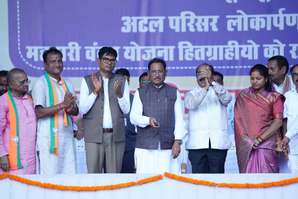 रायपुर : महतारी वंदन योजना : माताओं-बहनों के सम्मान से ही छत्तीसगढ़ की समृद्धि संभव – मुख्यमंत्री साय रायपुर : महतारी वंदन योजना : माताओं-बहनों के सम्मान से ही छत्तीसगढ़ की समृद्धि संभव – मुख्यमंत्री साय