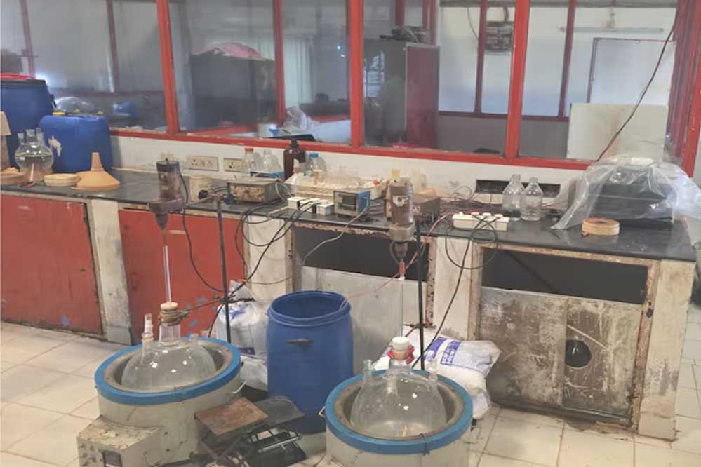 मुंबई में 12 हजार करोड़ की ड्रग फैक्ट्री का भंडाफोड़, 12 गिरफ्तार