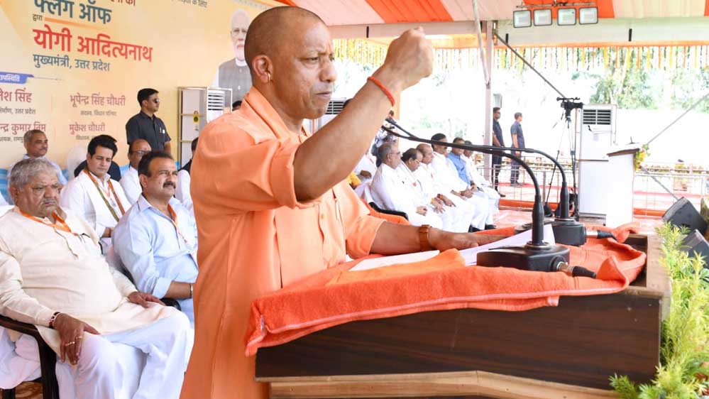 बाढ़ पीड़ितों के लिए राहत सामग्री मानवीय संवेदना की महत्वपूर्ण कड़ी- सीएम योगी बाढ़ पीड़ितों के लिए राहत सामग्री मानवीय संवेदना की महत्वपूर्ण कड़ी- सीएम योगी