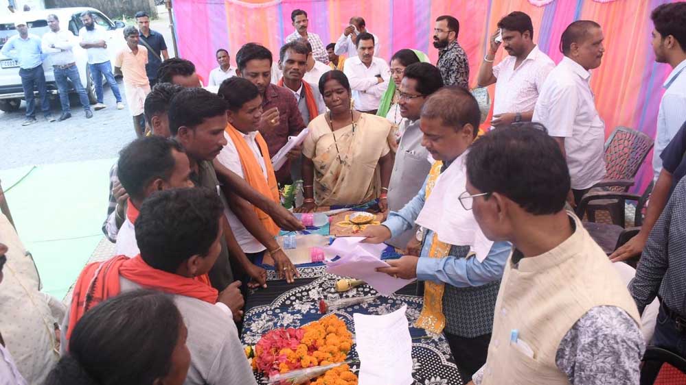 रायपुर : वन मंत्री कश्यप ने नारायणपुर विधानसभा क्षेत्र में 91 लाख रुपये के विकास कार्यों का किया भूमिपूजन एवं लोकार्पण