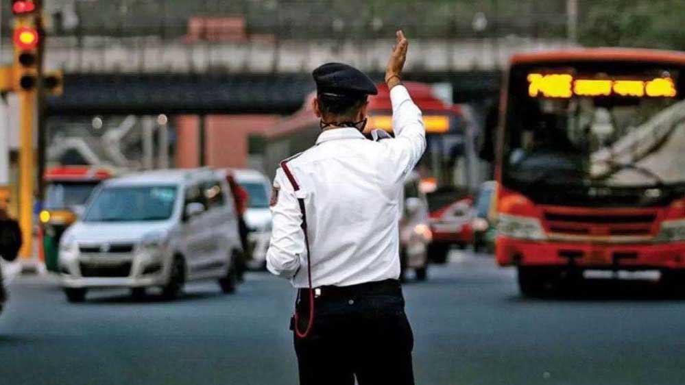 भोपाल में ट्रैफिक नियम उल्लंघन पर सख्त कार्रवाई, तेज गाड़ी चलाने वालों की खैर नहीं भोपाल में ट्रैफिक नियम उल्लंघन पर सख्त कार्रवाई, तेज गाड़ी चलाने वालों की खैर नहीं