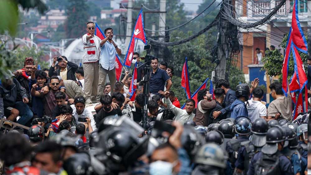 अफगानिस्तान, श्रीलंका, बांग्लादेश और अब नेपाल: चार साल में भारत के 4 पड़ोसी देशों में तख्तापलट अफगानिस्तान, श्रीलंका, बांग्लादेश और अब नेपाल: चार साल में भारत के 4 पड़ोसी देशों में तख्तापलट