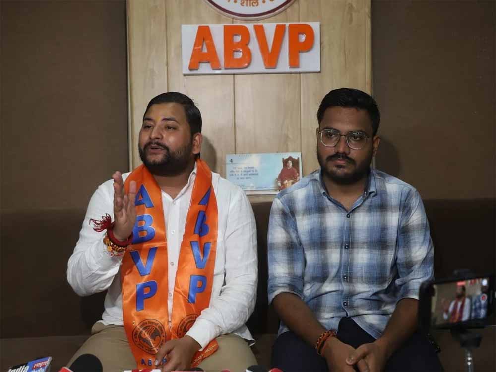 लाठीचार्ज विवाद: एबीवीपी ने योगी सरकार को दिया 48 घंटे का अल्टीमेटम लाठीचार्ज विवाद: एबीवीपी ने योगी सरकार को दिया 48 घंटे का अल्टीमेटम