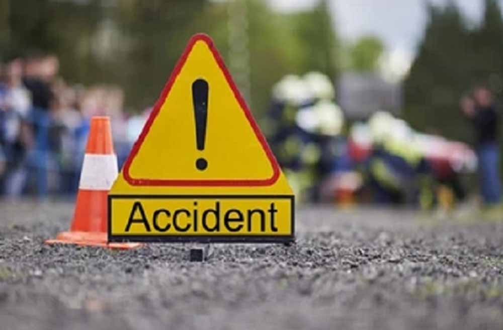 भिंड सड़क हादसा: ट्रक और दो बाइक की टक्कर में 5 लोगों की दर्दनाक मौत भिंड सड़क हादसा: ट्रक और दो बाइक की टक्कर में 5 लोगों की दर्दनाक मौत