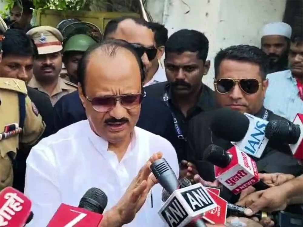 महिला IPS से नंबर मांगने पर अजित पवार की मुश्किलें बढ़ीं, वीडियो वायरल होते ही मच गया हंगामा महिला IPS से नंबर मांगने पर अजित पवार की मुश्किलें बढ़ीं, वीडियो वायरल होते ही मच गया हंगामा