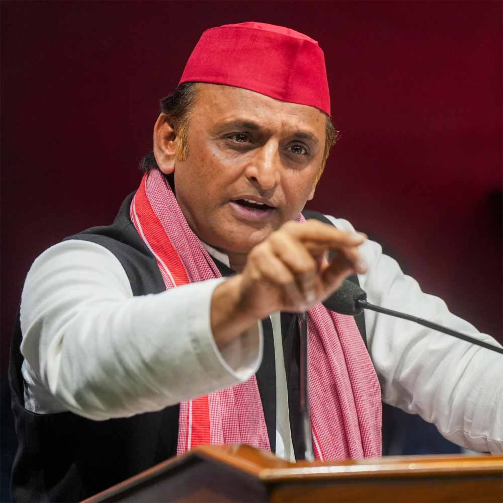 अखिलेश यादव का पलटवार: बोले- सपा सरकार बनी तो चलेगा बुलडोजर अखिलेश यादव का पलटवार: बोले- सपा सरकार बनी तो चलेगा बुलडोजर
