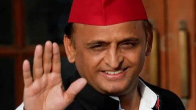 अखिलेश यादव की पार्टी का नया चुनावी गाना हुआ लॉन्च, आजम खान भी वीडियो में नजर आए अखिलेश यादव की पार्टी का नया चुनावी गाना हुआ लॉन्च, आजम खान भी वीडियो में नजर आए