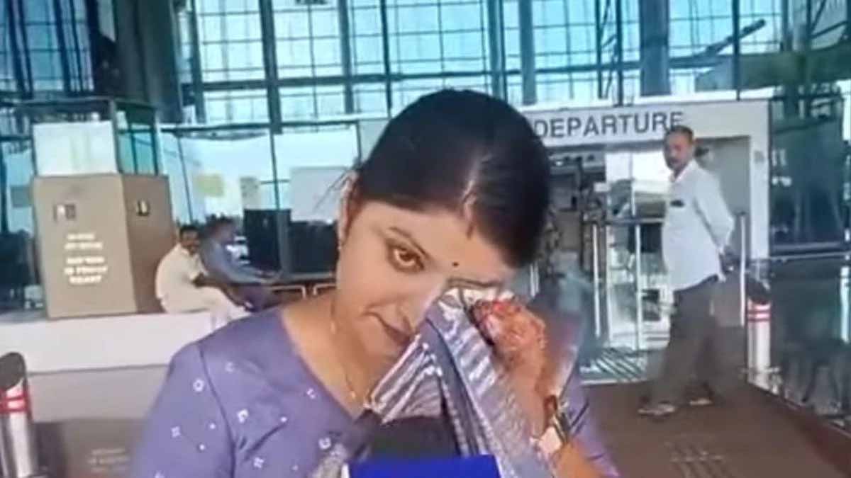 खजुराहो एयरपोर्ट पर रो पड़ी भाजपा महिला कार्यकर्ता, बोली- अपमान हो रहा है