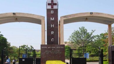 बीएमएचआरसी में दर्दनाक हादसा: नर्सिंग छात्रा की मौत, लापरवाही पर उबाल, निदेशक इस्तीफे की मांग बीएमएचआरसी में दर्दनाक हादसा: नर्सिंग छात्रा की मौत, लापरवाही पर उबाल, निदेशक इस्तीफे की मांग