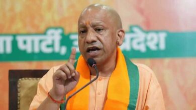 मुख्यमंत्री योगी आदित्यनाथ की सख्ती से अवैध कारोबारियों में हड़कंप मुख्यमंत्री योगी आदित्यनाथ की सख्ती से अवैध कारोबारियों में हड़कंप