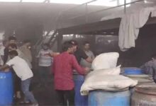 सूरत की कपड़ा मिल में धमाका, भीषण आग से 2 मजदूरों की मौत, 22 घायल