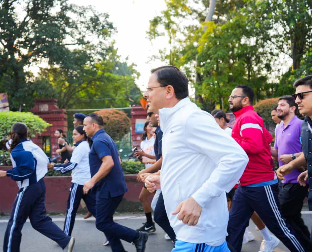 देहरादून में CM धामी ने ‘नमो युवा रन’ को दिखाई हरी झंडी, खुद भी दौड़े मैदान में! देहरादून में CM धामी ने ‘नमो युवा रन’ को दिखाई हरी झंडी, खुद भी दौड़े मैदान में!