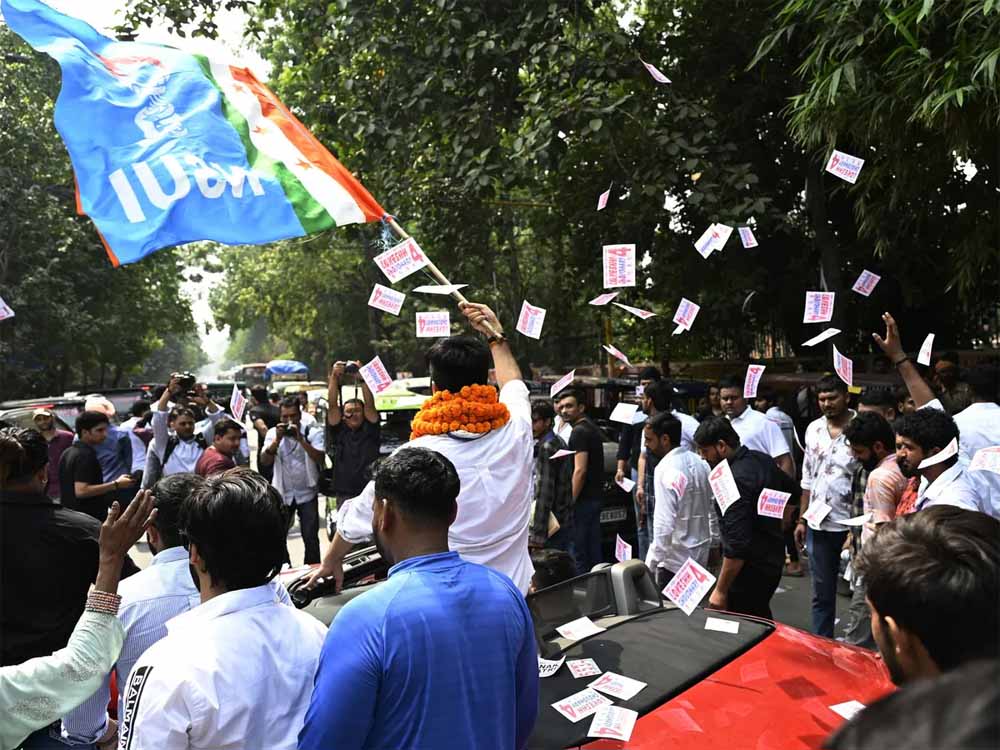 डूसू चुनाव: हाईकोर्ट का सख़्त रुख, जीत का जुलूस निकालने पर रोक डूसू चुनाव: हाईकोर्ट का सख़्त रुख, जीत का जुलूस निकालने पर रोक