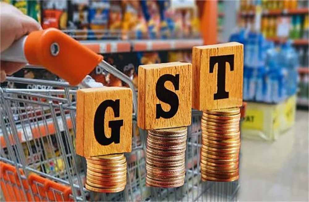 GST बदलाव से पहले रिटेलर्स की तैयारी, सस्ते सामान का स्टॉक तेजी से भर रहे दुकानदार GST बदलाव से पहले रिटेलर्स की तैयारी, सस्ते सामान का स्टॉक तेजी से भर रहे दुकानदार