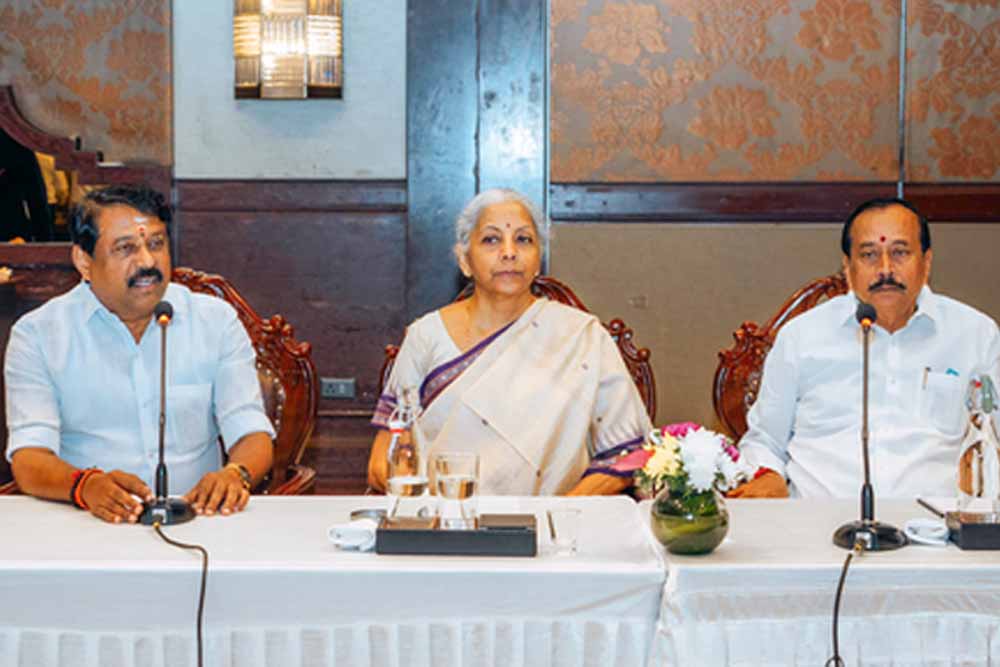 वित्त मंत्री बोले: GST सुधार से बनेगी पारदर्शी अर्थव्यवस्था, छोटे बिजनेस को होगा बड़ा फायदा वित्त मंत्री बोले: GST सुधार से बनेगी पारदर्शी अर्थव्यवस्था, छोटे बिजनेस को होगा बड़ा फायदा