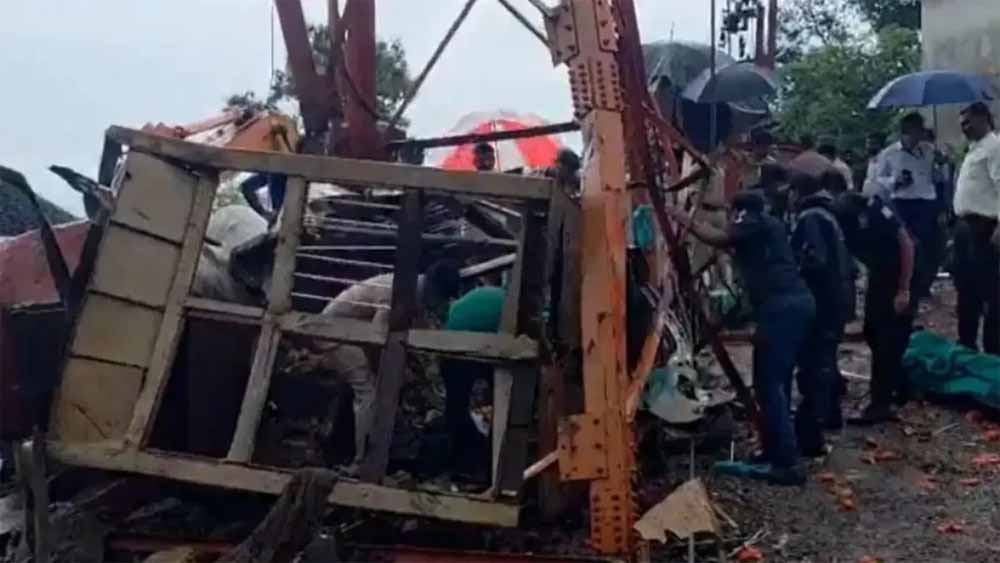 गुजरात के पावागढ़ में रोपवे हादसा: तार टूटने से 6 की मौत, मची अफरातफरी गुजरात के पावागढ़ में रोपवे हादसा: तार टूटने से 6 की मौत, मची अफरातफरी