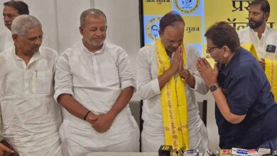नीतीश के दो बड़े नेता JDU छोड़ PK के जन सुराज में शामिल, कहा- ‘मुख्यमंत्री खुद सरकार नहीं चला रहे’ नीतीश के दो बड़े नेता JDU छोड़ PK के जन सुराज में शामिल, कहा- ‘मुख्यमंत्री खुद सरकार नहीं चला रहे’