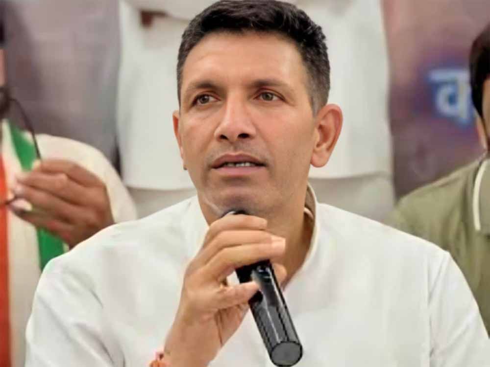 MP कांग्रेस चीफ जीतू पटवारी के घर चोरी का प्रयास, बदमाशों ने CCTV के तार काटे MP कांग्रेस चीफ जीतू पटवारी के घर चोरी का प्रयास, बदमाशों ने CCTV के तार काटे