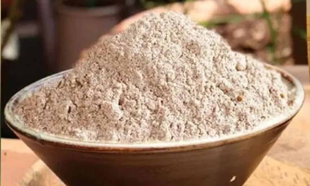 दिल्ली में कुट्टू का आटा खाने से 200 लोग बीमार, AAP ने 4 इंजन वाली सरकार पर साधा निशाना