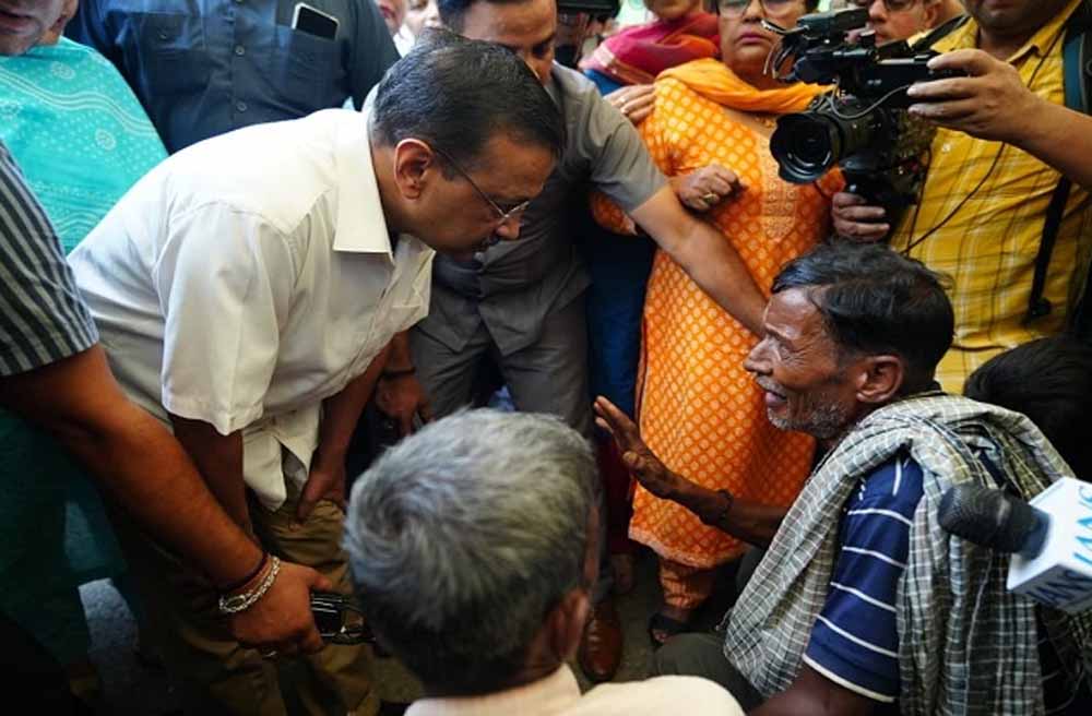 अरविंद केजरीवाल पहुंचे राहत शिविर, जनता बोलीं- पहले सब सुविधाएं मिलती थीं, अब नहीं