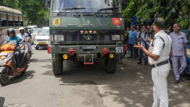 कोलकाता में पुलिस ने रोका सेना का ट्रक, TMC का मंच गिरने के अगले दिन हुई कार्रवाई
