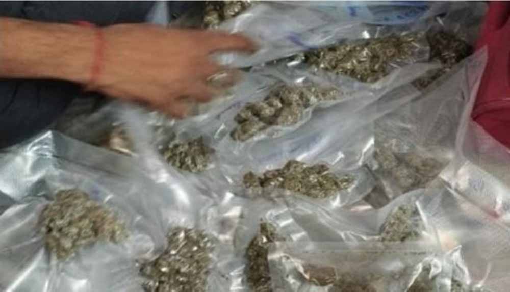 कोलकाता में बड़ी कार्रवाई: DRI ने 26 करोड़ के मादक पदार्थ जब्त किए, 10 आरोपी गिरफ्तार कोलकाता में बड़ी कार्रवाई: DRI ने 26 करोड़ के मादक पदार्थ जब्त किए, 10 आरोपी गिरफ्तार