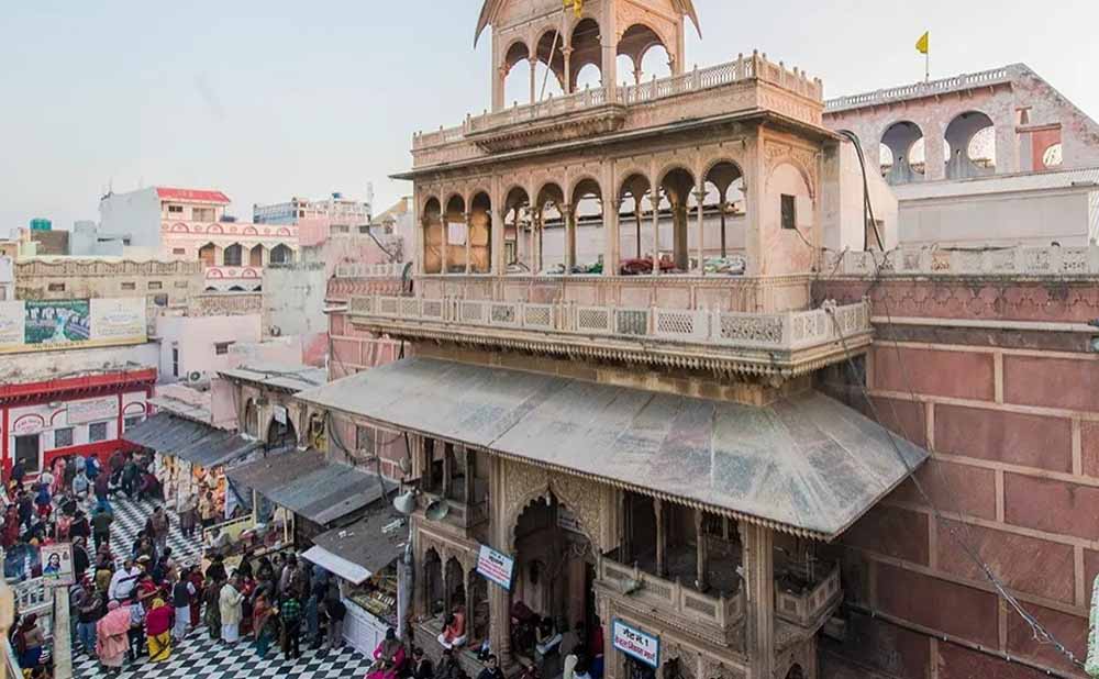 बांके बिहारी मंदिर: दर्शन समय बढ़ाने पर गोस्वामी समाज का विरोध, कहा- दबाव में लिए गए फैसले बांके बिहारी मंदिर: दर्शन समय बढ़ाने पर गोस्वामी समाज का विरोध, कहा- दबाव में लिए गए फैसले
