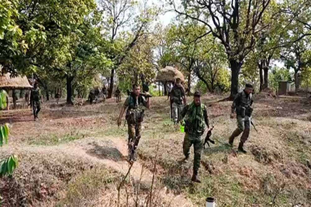 छत्तीसगढ़: सुरक्षाबलों की कार्रवाई में तीन इनामी नक्सली ढेर, भारी मात्रा में हथियार और विस्फोटक जब्त