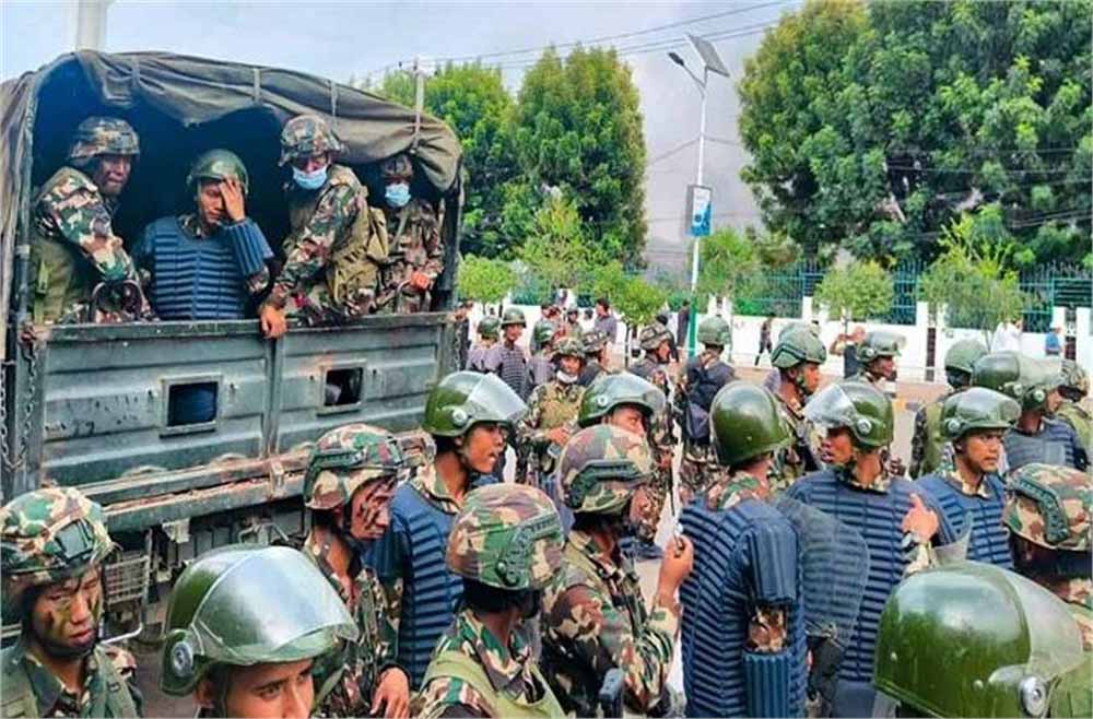 नेपाल में ताजा संकट: सेना ने लगाया देशव्यापी कर्फ्यू, प्रदर्शनकारियों को दी कड़ी चेतावनी नेपाल में ताजा संकट: सेना ने लगाया देशव्यापी कर्फ्यू, प्रदर्शनकारियों को दी कड़ी चेतावनी