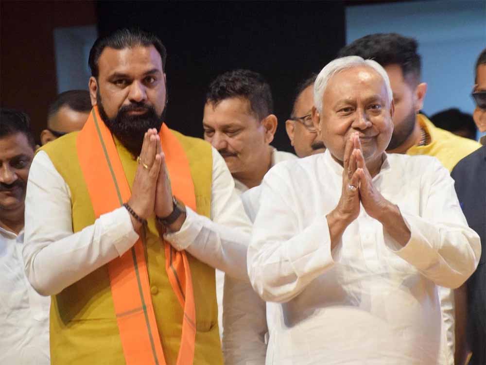 बिहार सरकार का बड़ा ऐलान: हर वकील को अब महीने के 5000 रुपये की मदद! बिहार सरकार का बड़ा ऐलान: हर वकील को अब महीने के 5000 रुपये की मदद!