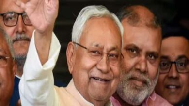 बिहार में विकास मित्रों व शिक्षा सेवकों को नीतीश सरकार की सौगात, टैबलेट-स्मार्टफोन खरीदने को मिलेगी मदद