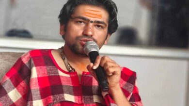 दारू सस्ती, दवा महंगी: धीरेंद्र शास्त्री का सवाल – विश्वगुरु कैसे बनेगा भारत? दारू सस्ती, दवा महंगी: धीरेंद्र शास्त्री का सवाल – विश्वगुरु कैसे बनेगा भारत?