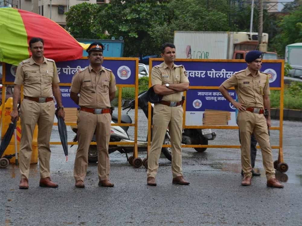 मुंबई में डर का माहौल: नायर अस्पताल के डीन को मिला बम धमाके का ईमेल मुंबई में डर का माहौल: नायर अस्पताल के डीन को मिला बम धमाके का ईमेल