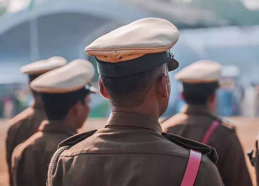 लखनऊ से सोनभद्र तक यूपी पुलिस में बंपर बदलाव: 79 दारोगाओं को मिली DSP की जिम्मेदारी लखनऊ से सोनभद्र तक यूपी पुलिस में बंपर बदलाव: 79 दारोगाओं को मिली DSP की जिम्मेदारी