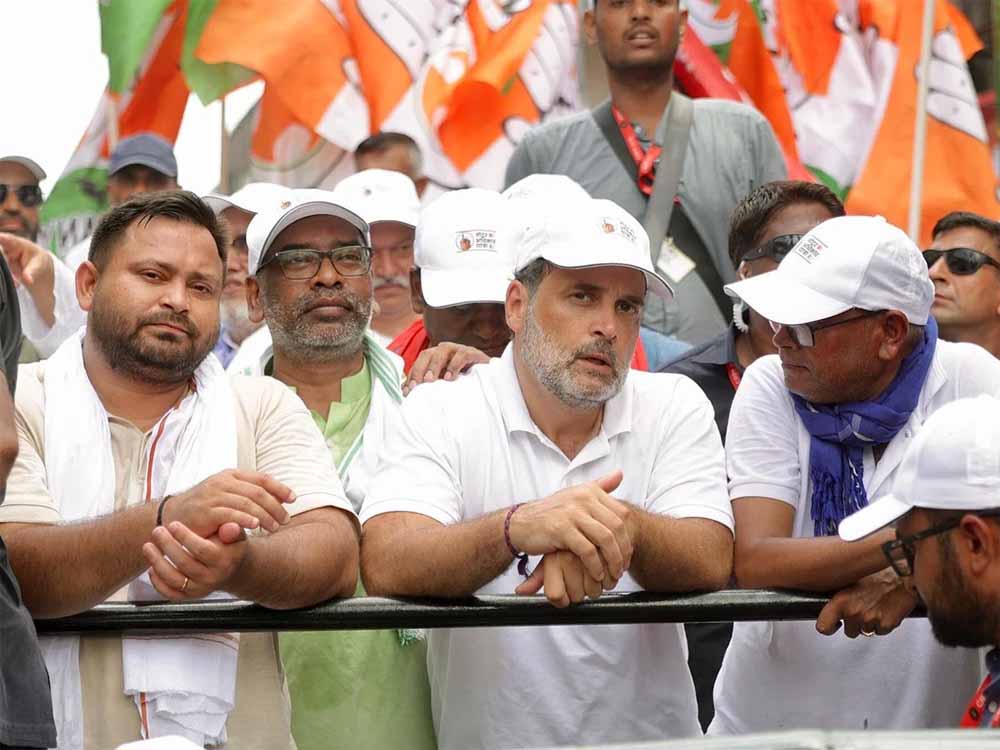 बिहार की सियासत में हड़कंप: राहुल गांधी का ‘हाइड्रोजन बम’ महागठबंधन के लिए खतरा बिहार की सियासत में हड़कंप: राहुल गांधी का ‘हाइड्रोजन बम’ महागठबंधन के लिए खतरा