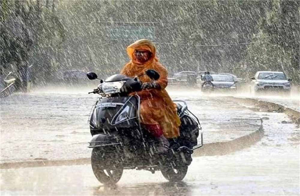 यूपी में अगले 2 दिन भारी बारिश का कहर, राजधानी समेत कई जिलों में ऑरेंज अलर्ट