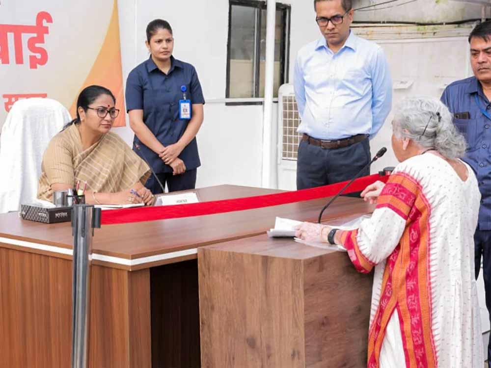रेखा गुप्ता की वापसी: हमले के बाद कैसी बदली ‘जन सुनवाई’ की तस्वीर? रेखा गुप्ता की वापसी: हमले के बाद कैसी बदली ‘जन सुनवाई’ की तस्वीर?