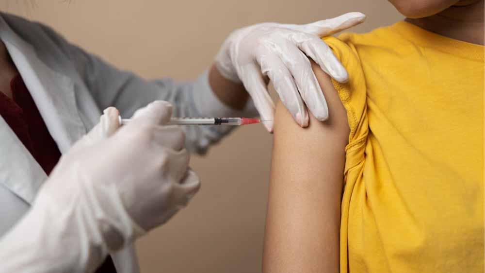 रूस ने कैंसर के खिलाफ ऐतिहासिक कदम: नई वैक्सीन ने ट्रायल में दिखाई 100% सफलता रूस ने कैंसर के खिलाफ ऐतिहासिक कदम: नई वैक्सीन ने ट्रायल में दिखाई 100% सफलता