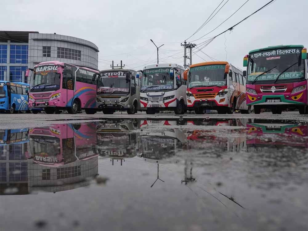 नेपाल हादसा: पशुपतिनाथ दर्शन के बाद भारतीय श्रद्धालुओं की बस पर भीड़ टूटने से कई जख्मी