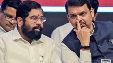 मुंबई में प्रदर्शन प्रतिबंध को लेकर शिवसेना का हाईवोल्ट ड्रामा, MP ने CM फडणवीस को लिखा पत्र मुंबई में प्रदर्शन प्रतिबंध को लेकर शिवसेना का हाईवोल्ट ड्रामा, MP ने CM फडणवीस को लिखा पत्र