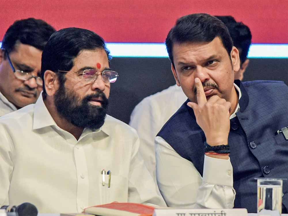 मुंबई में प्रदर्शन प्रतिबंध को लेकर शिवसेना का हाईवोल्ट ड्रामा, MP ने CM फडणवीस को लिखा पत्र