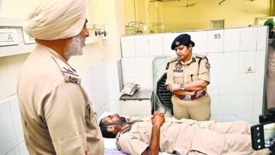 एसएचओ सहित 3 पुलिसकर्मियों पर हमला, तीन आरोपियों को किया गिरफ्तार एसएचओ सहित 3 पुलिसकर्मियों पर हमला, तीन आरोपियों को किया गिरफ्तार