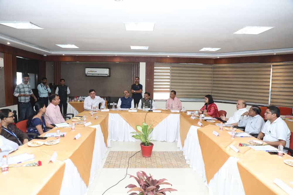 फार्मेसी पंजीयन प्रक्रिया होगी पूरी तरह ऑनलाइन, पूरी पारदर्शिता से करें प्रकरणों का निराकरण : उप मुख्यमंत्री शुक्ल