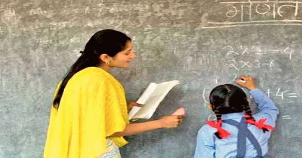 सुप्रीम कोर्ट का बड़ा फैसला: TET परीक्षा पर विवाद, UP के 2 लाख शिक्षकों की नौकरी पर संकट! सुप्रीम कोर्ट का बड़ा फैसला: TET परीक्षा पर विवाद, UP के 2 लाख शिक्षकों की नौकरी पर संकट!